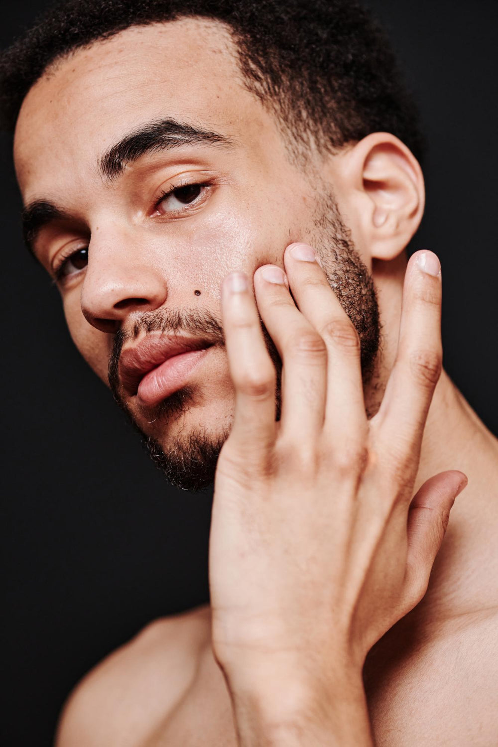 The Modern Man's Guide to Grooming: Navigating the World of Men's Cosmetics